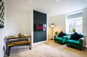 Home in West Yorkshire, Close to Leeds City Center, Sleeps 3!